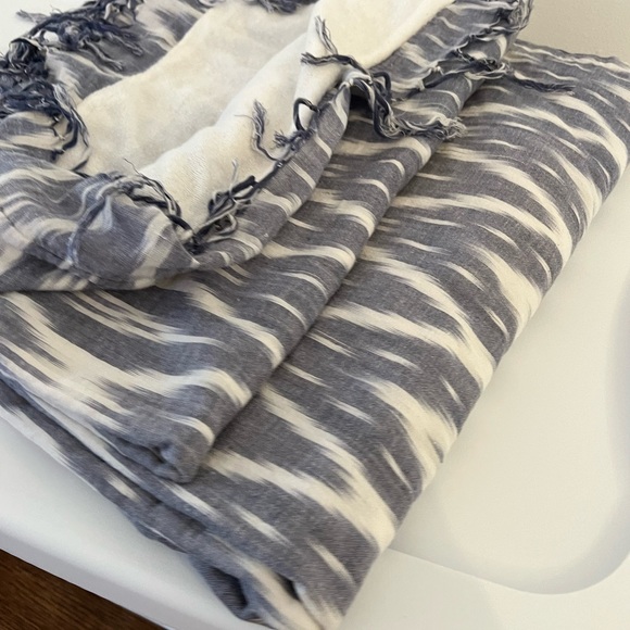 Towel with fringe - Picture 4 of 8